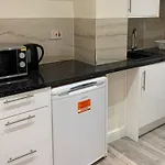 Studio Apartment Lillie Road Central London Sw6